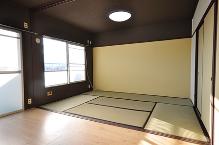 Living and room. Since the rooms of the family reunion was in color calm.