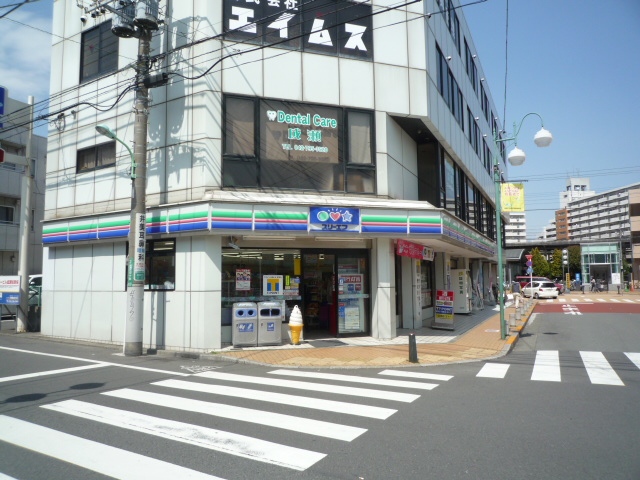 Convenience store. Three F until the (convenience store) 340m