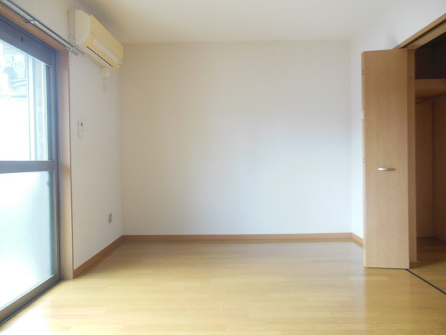 Other room space. It is a nice room