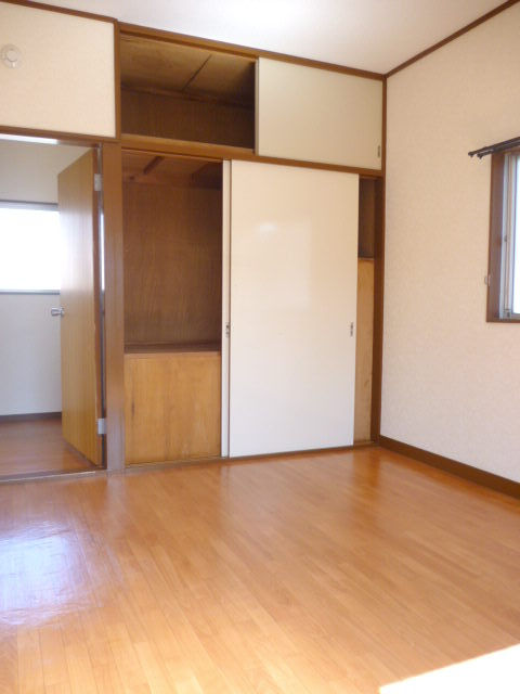 Living and room. 2F Southeast Western-style