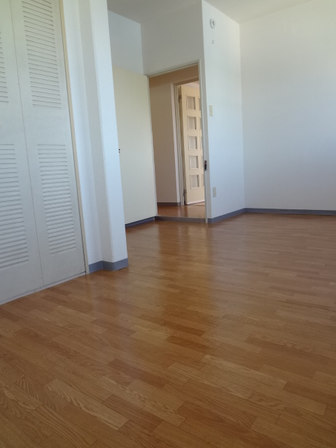 Living and room. All rooms have 6-mat or more Yes ☆