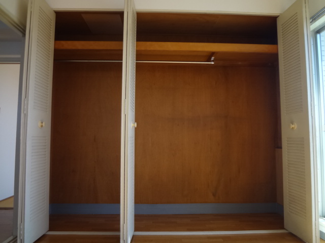 Receipt. We also spacious closet ☆