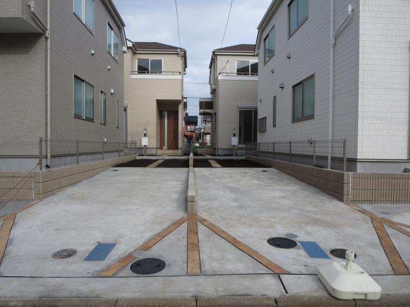 Local appearance photo. Car space is wide enough.