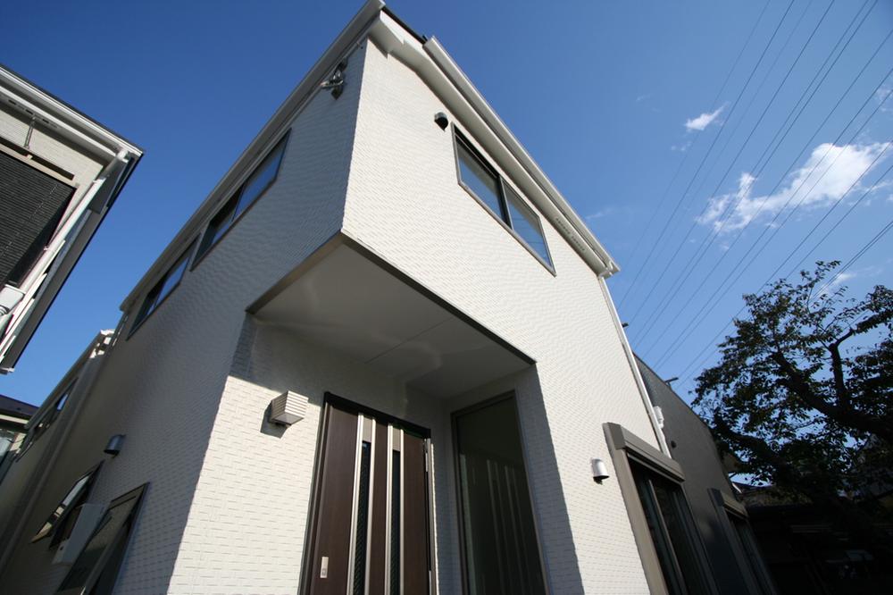 Local appearance photo. Local (11 May 2013) Shooting