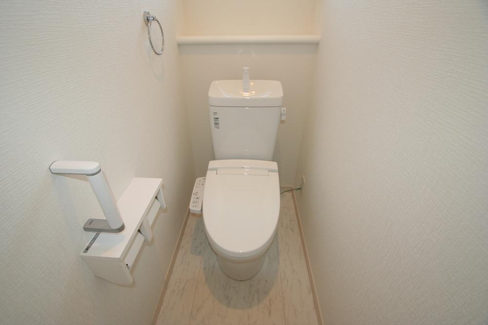 Toilet. Indoor (11 May 2013) Shooting