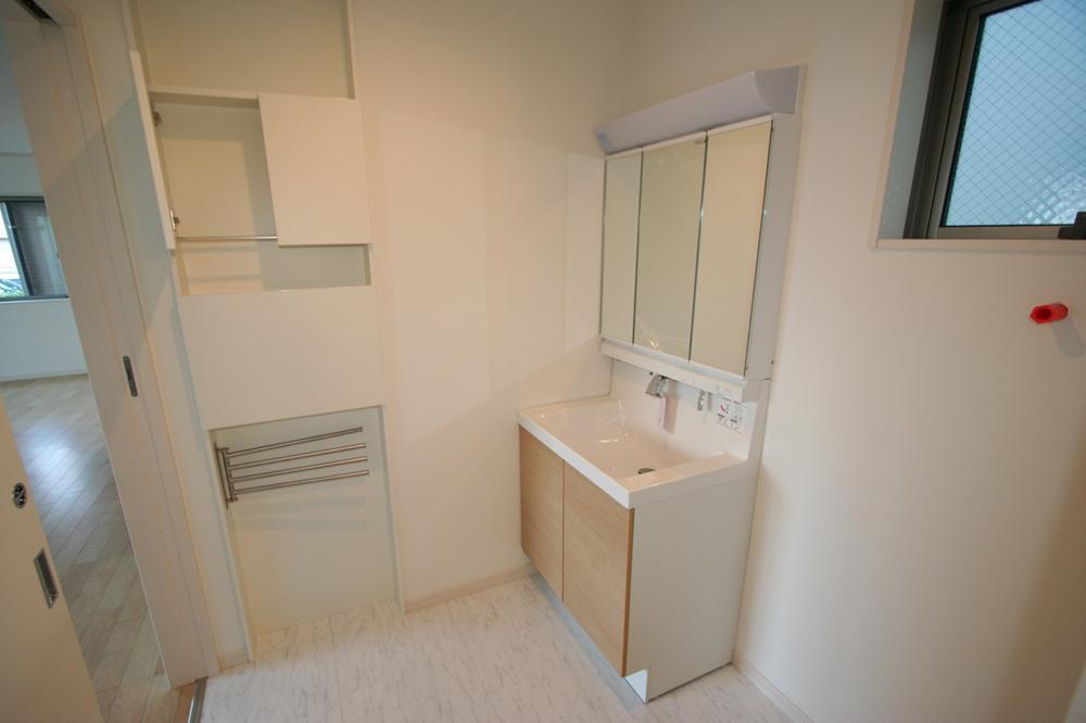 Wash basin, toilet. Indoor (11 May 2013) Shooting