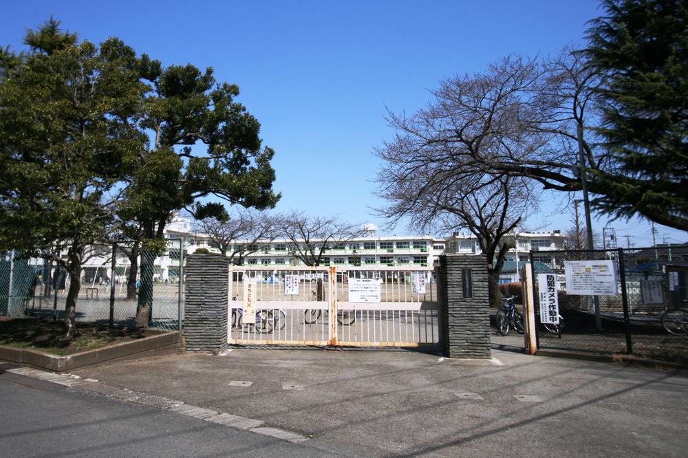 Primary school. 190m until Machida sixth elementary school
