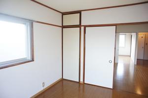 Other room space. Entrance direction