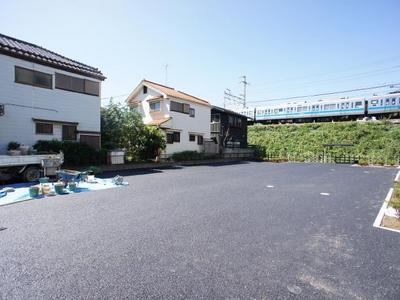 Other common areas. On-site parking (separate contract)