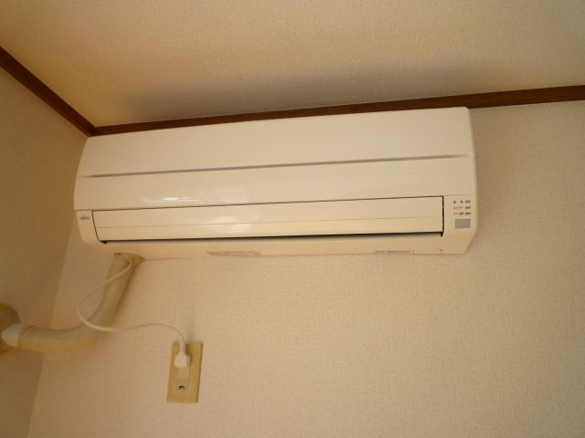 Other Equipment. It comes with a single air conditioning