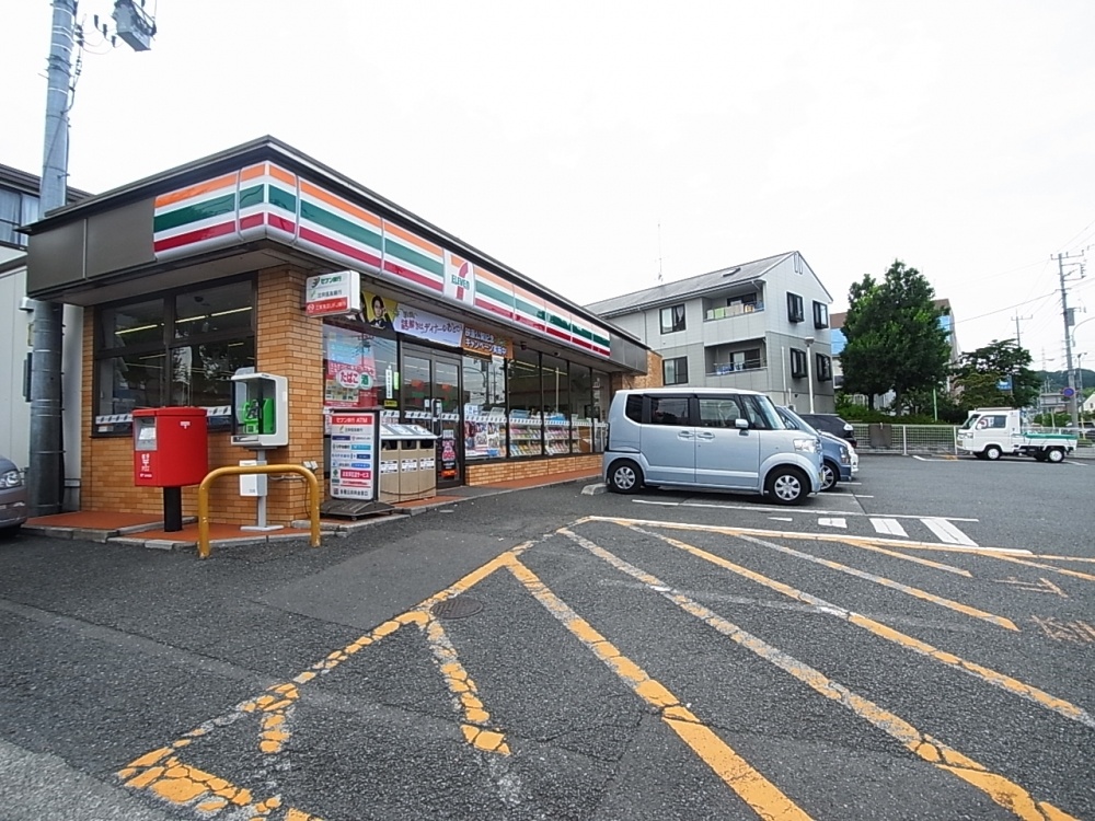 Convenience store. Seven-Eleven 549m until Machida Shinkoji store (convenience store)