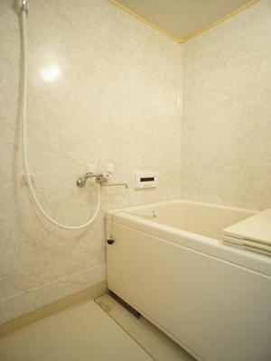 Bath. bus ・ It is also stuck in the spacious bath because the toilet of another