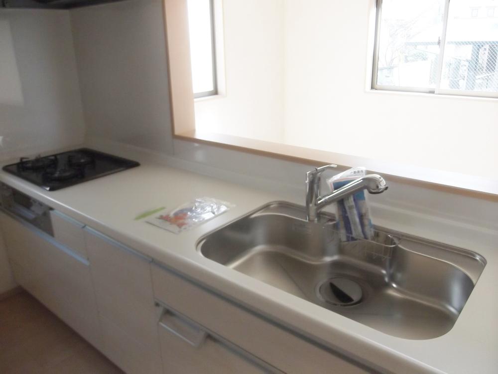 Kitchen. Indoor (12 May 2013) Shooting Caring for easy system Kitchen You can cook while watching the face of the family ☆