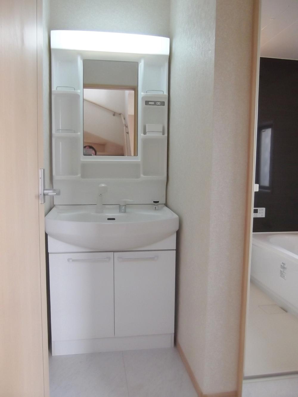 Wash basin, toilet. Indoor (12 May 2013) Shooting