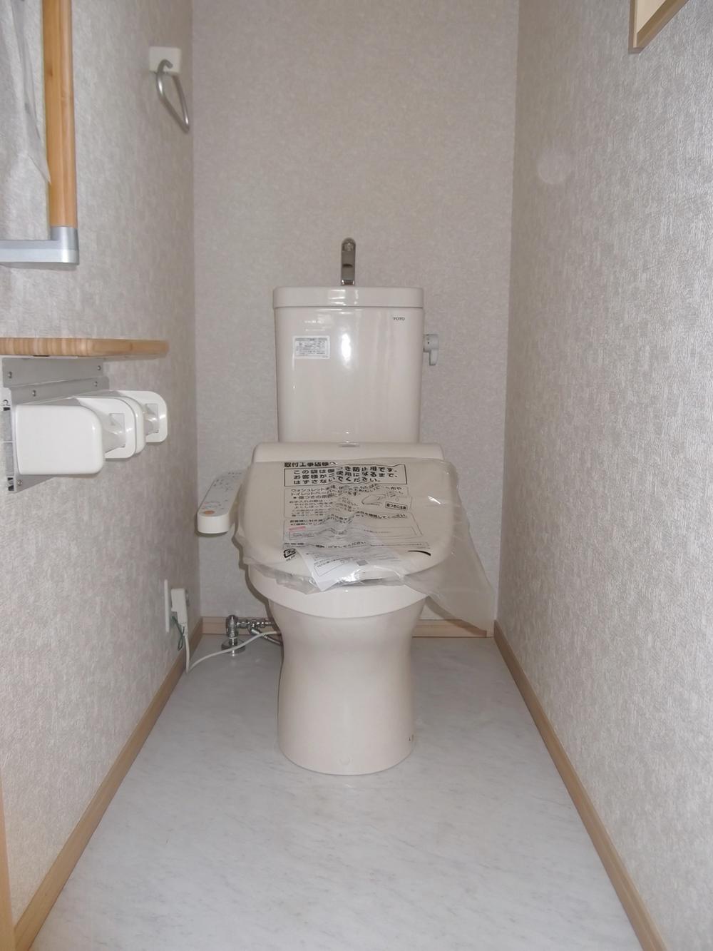 Toilet. Indoor (12 May 2013) Shooting