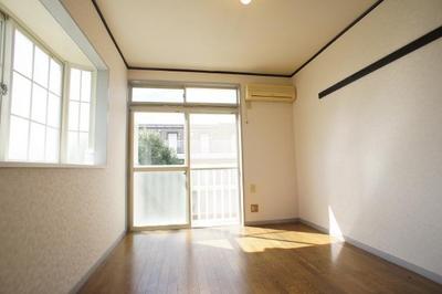 Living and room. Corner room! It is a two-sided lighting! 