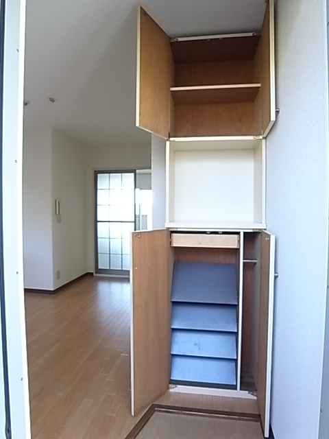 Receipt. Shoes locker