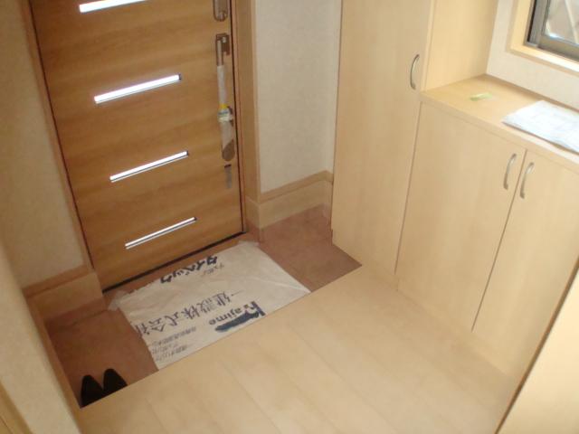 Entrance. Local (September 2013) Shooting