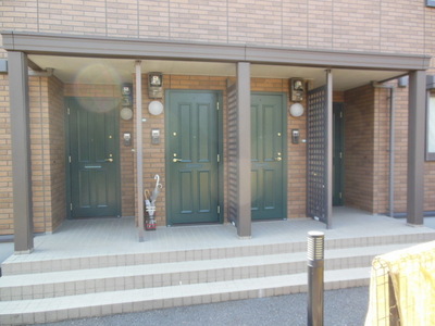 Entrance. Entrance is before space