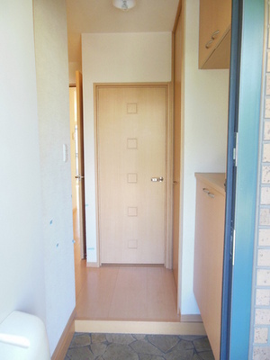 Entrance. Entrance ・ It is with a shoebox