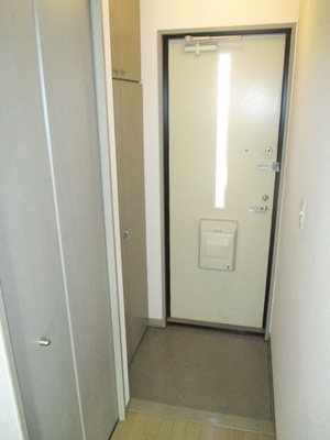 Entrance. Entrance ・ It is a shoebox