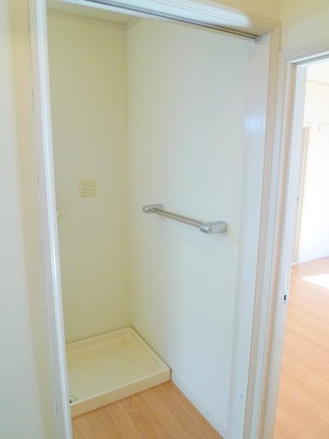 Washroom. Washing machine Storage