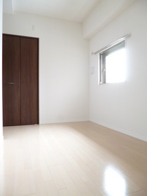 Living and room. Western-style 5 Pledge