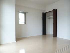 Living and room. Western-style 6.5 Pledge