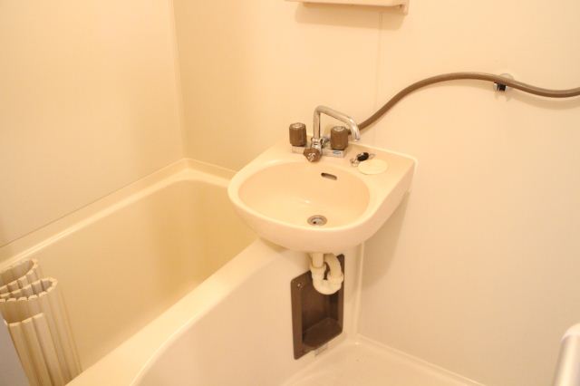 Bath. It is a basin with a bath