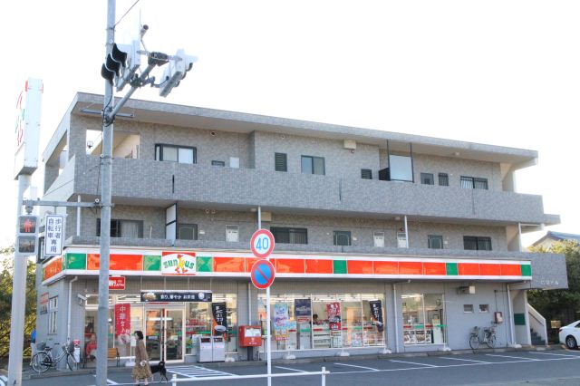 Convenience store. 900m until Thanksgiving (convenience store)