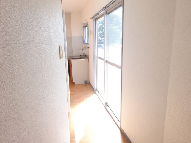 Living and room. ◆ Plug bright day ◆