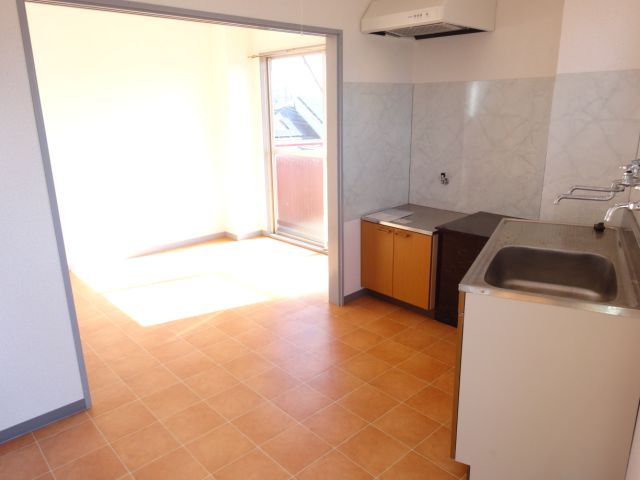 Living and room. ◆ Dining space is also spacious ◆