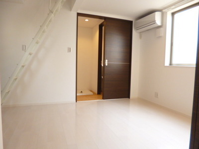 View.  ☆ Also many windows is bright ☆ 