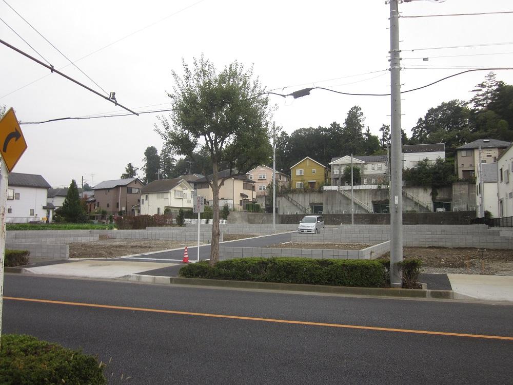 Local photos, including front road. Local (11 May 2013) Shooting