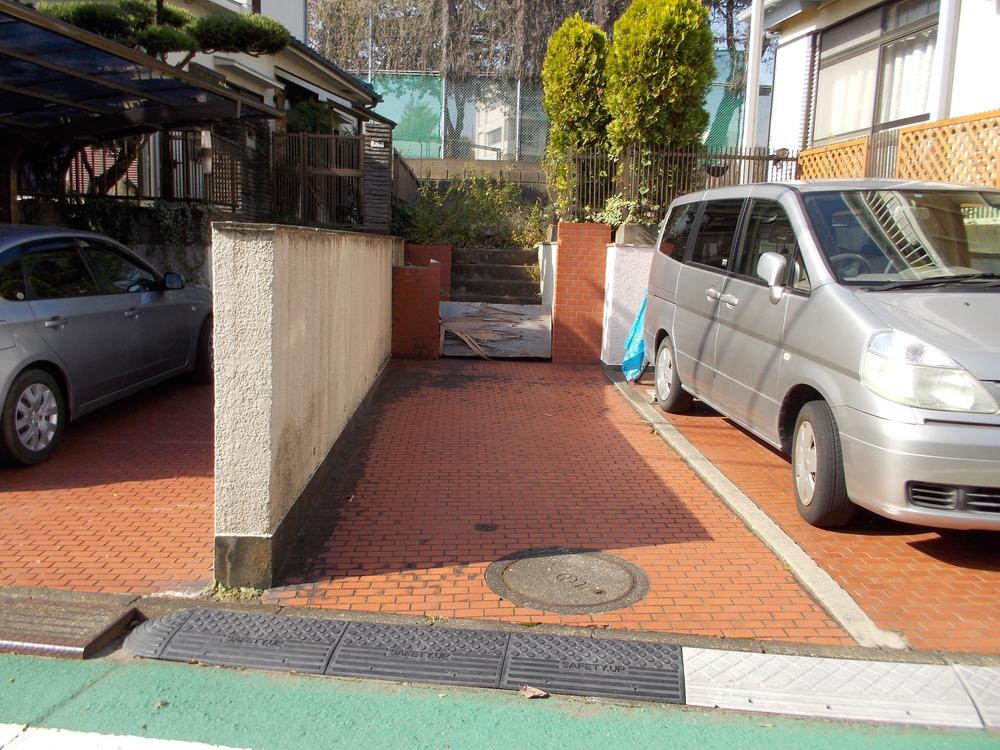 Local photos, including front road. Local (11 May 2013) Shooting