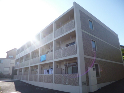 Building appearance. It is a quiet residential area