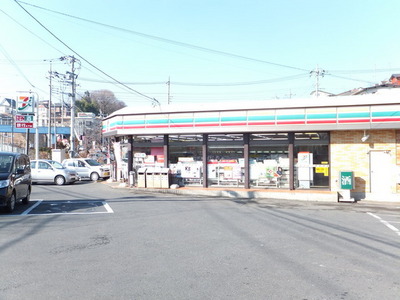 Convenience store. 300m to Seven-Eleven (convenience store)