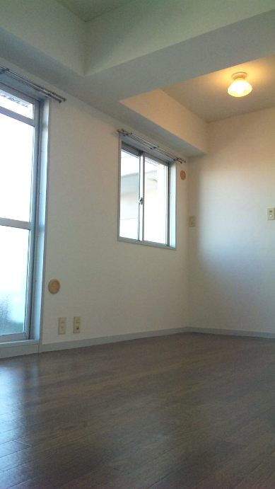 Living and room. DK7.8 Pledge of spread