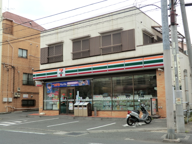 Convenience store. 300m to Seven-Eleven (convenience store)