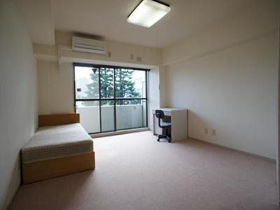 Living and room. Women-only! Optimal size for students living alone, Enough to be placed a bet