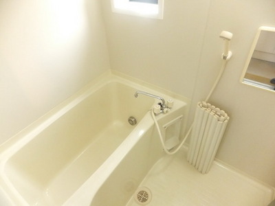 Bath. Reheating ・ It is a bathroom with windows