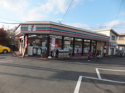 Convenience store. 590m to Seven-Eleven (convenience store)