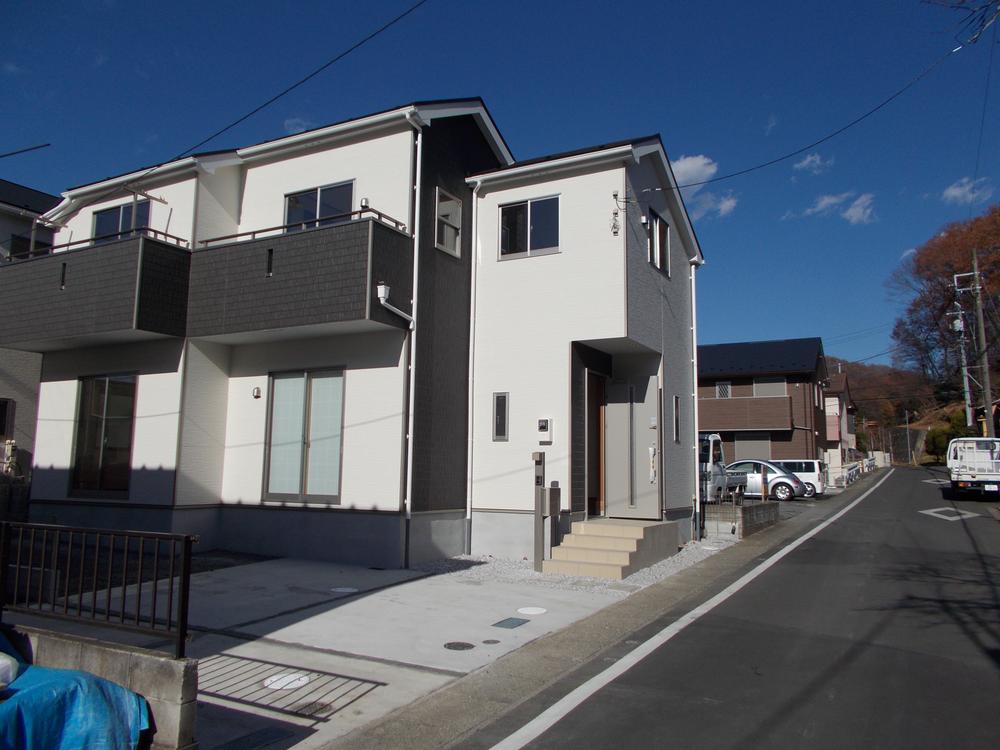 Local photos, including front road. Local (12 May 2013) Shooting