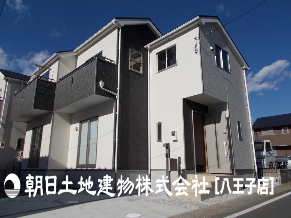 Local photos, including front road. Local (12 May 2013) Shooting