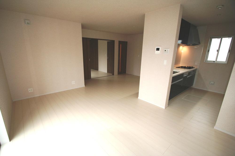 Same specifications photos (living). Same specifications