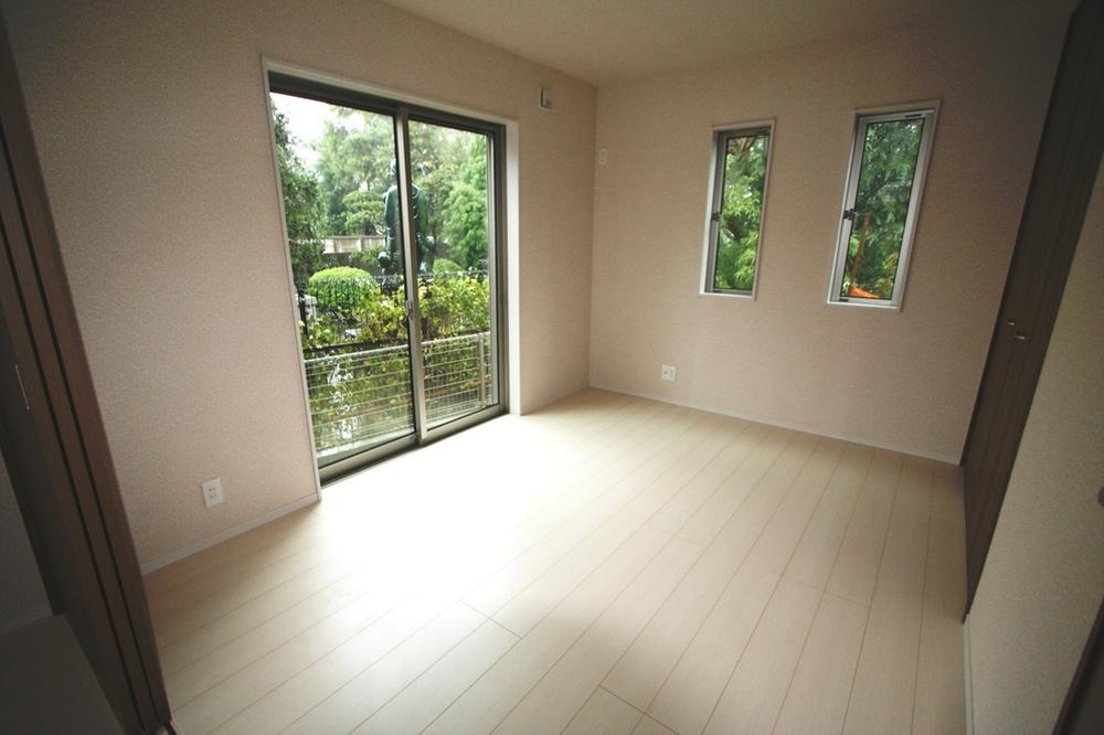 Same specifications photos (Other introspection). Same specifications