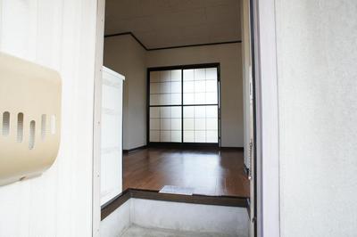 Living and room. DK is a spacious space of 8 quires.