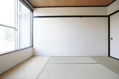 Living and room. Tatami smell makes me a pleasant feeling.
