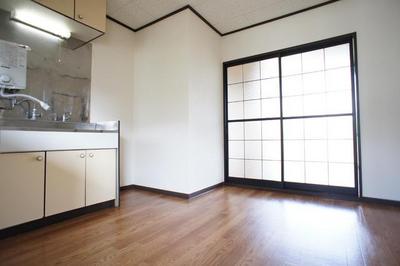 Living and room. 7 Pledge of DK space