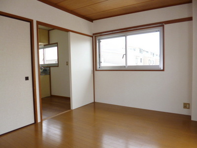 Living and room. Corner room has two windows